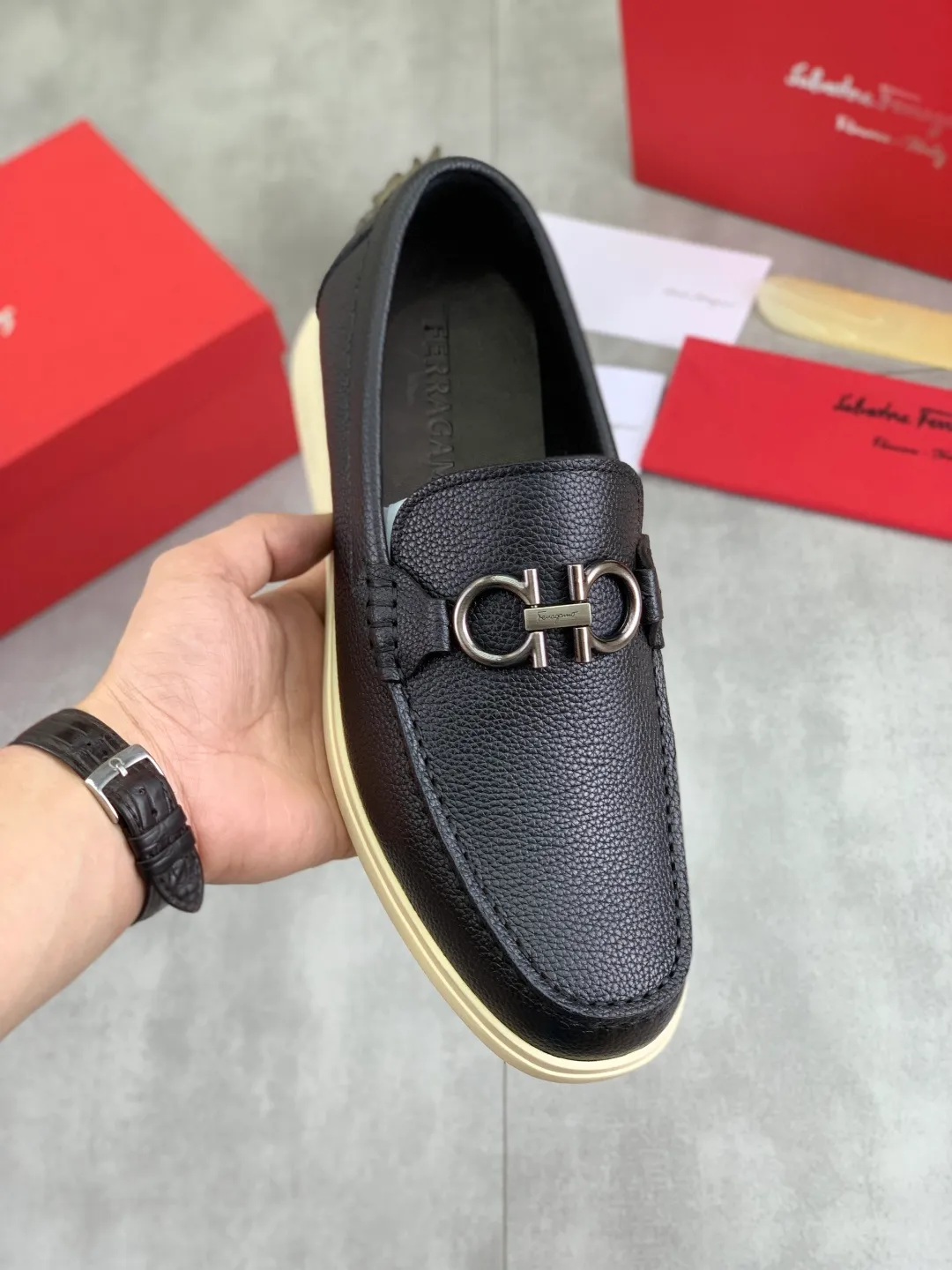 Men's Men's Shoes 💰P580💰[New Style] Water-dyed Niuli 🆘[Salvatore Ferragamo] Ferragamo's latest casual business leather shoes for men! Listed simultaneously! The fabric is made of specially imported original pebbled calfskin, and the lining is made of imported water-dyed cowhide. It is absolutely luxurious and leads the fashion trend. Matching code: 38-44 (45 and 46 can be customized) Black, brown and burgundy colors available